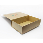 Zamknięcie magnetyczne Pudełka na prezenty z papieru z recyklingu Uchwyt wstążki Prostokątne składane opakowanie na odzież