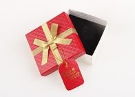 Pudełka na prezenty w pudełku na prezenty, czekolada / naszyjnik