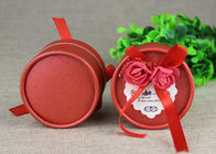 Mini czerwone okrągłe pudełka i papierowe puszki na prezent ślubny / opakowanie na prezent urodzinowy