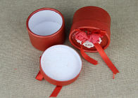 Okrągłe pudełko z czerwoną wstążką Opakowania z puszką Opakowanie z okazji ślubu z cukierków